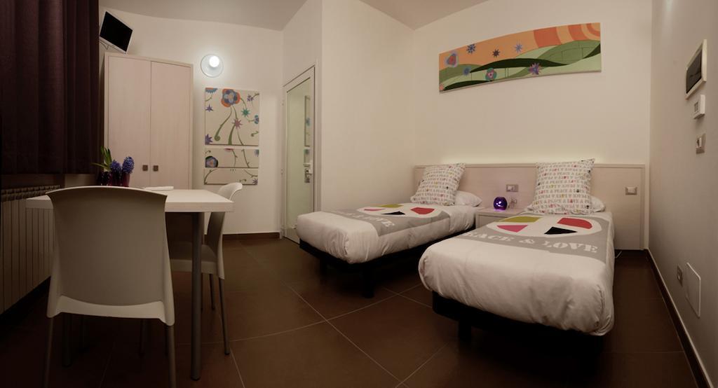 Twin Room,1580603799:JPEG
